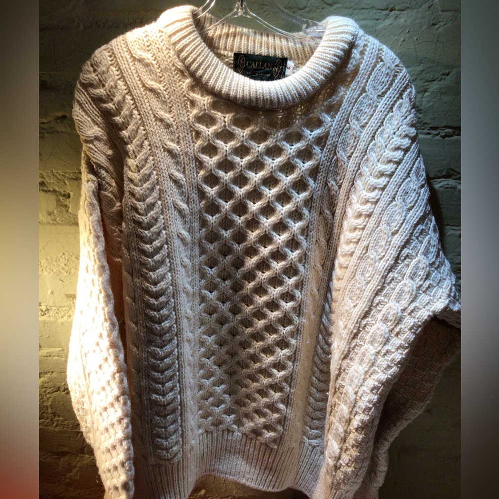 Wool says small runs big Vintage cream wool Cable Knit Sweater